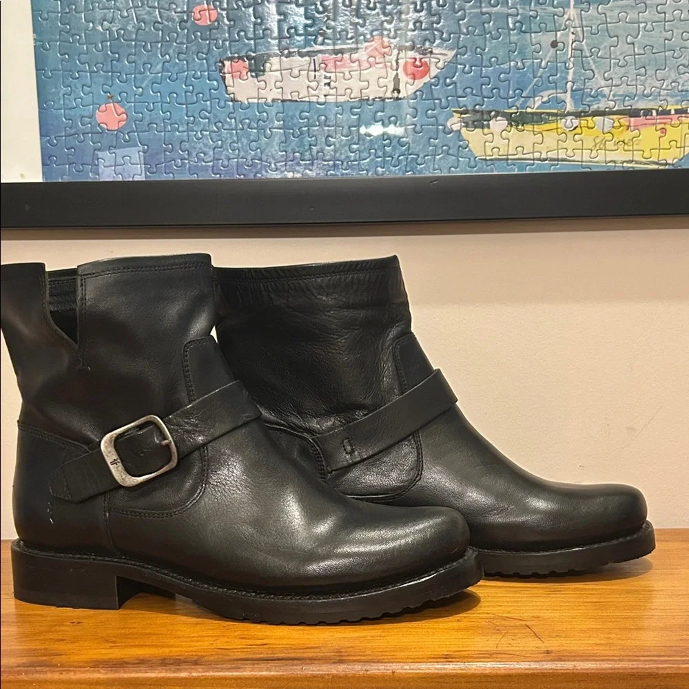 Frye Veronica Black Leather Flex Ankle Booties. Size 9.5